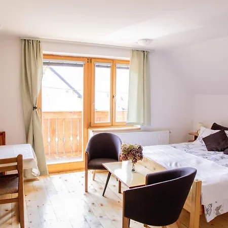 アパート Ana Antloga *